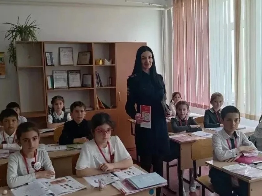 Цифровая безопасность: Школьники встретились с представителями МВД России по Успенскому району..